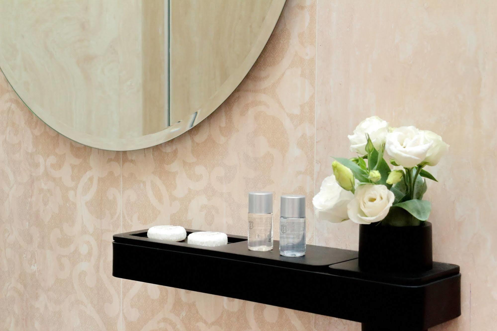 Lanza 111 - Exclusive 3* Roma